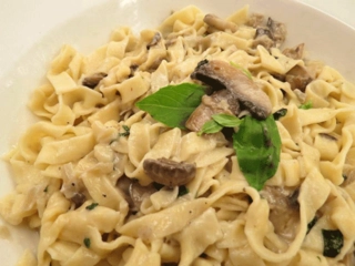 Kremalı Mantarlı Makarna Tarifi ve Malzemeleri